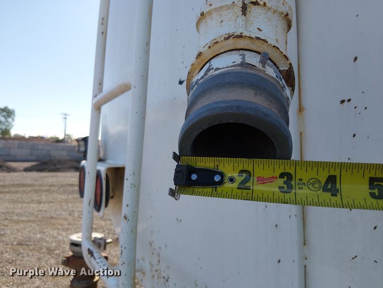 image for item EE5183 2005 Sterling L8500 water truck