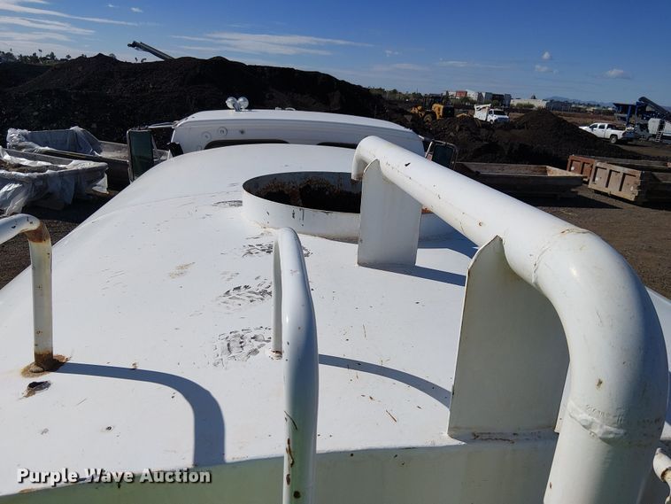 image for item EE5183 2005 Sterling L8500 water truck