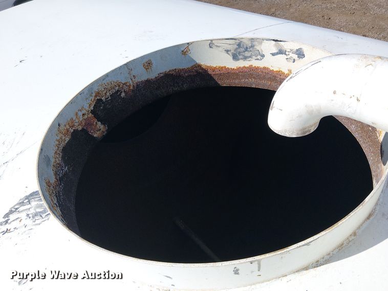 image for item EE5183 2005 Sterling L8500 water truck