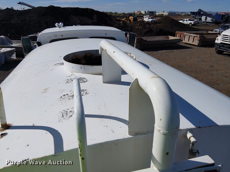 image for item EE5183 2005 Sterling L8500 water truck