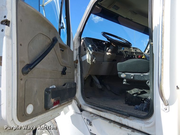 image for item EE5183 2005 Sterling L8500 water truck