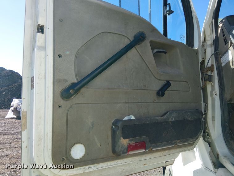 image for item EE5183 2005 Sterling L8500 water truck