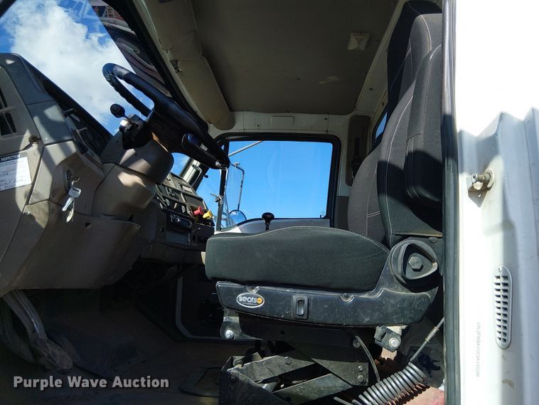 image for item EE5183 2005 Sterling L8500 water truck