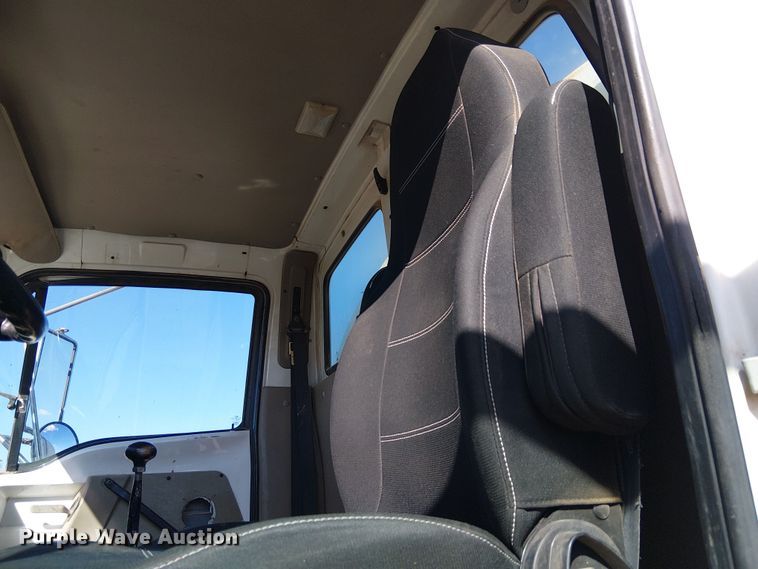 image for item EE5183 2005 Sterling L8500 water truck