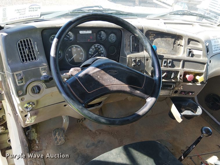 image for item EE5183 2005 Sterling L8500 water truck