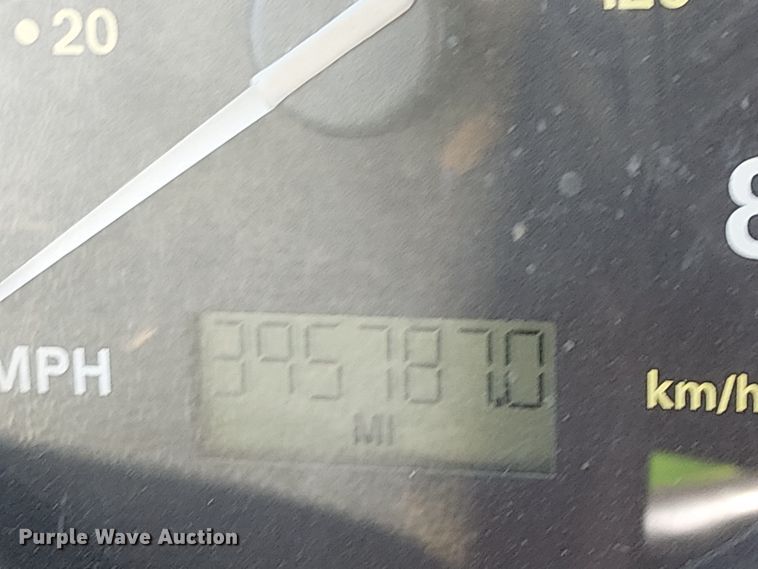 image for item EE5183 2005 Sterling L8500 water truck