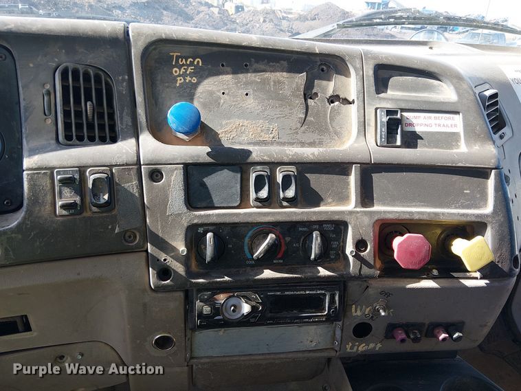 image for item EE5183 2005 Sterling L8500 water truck