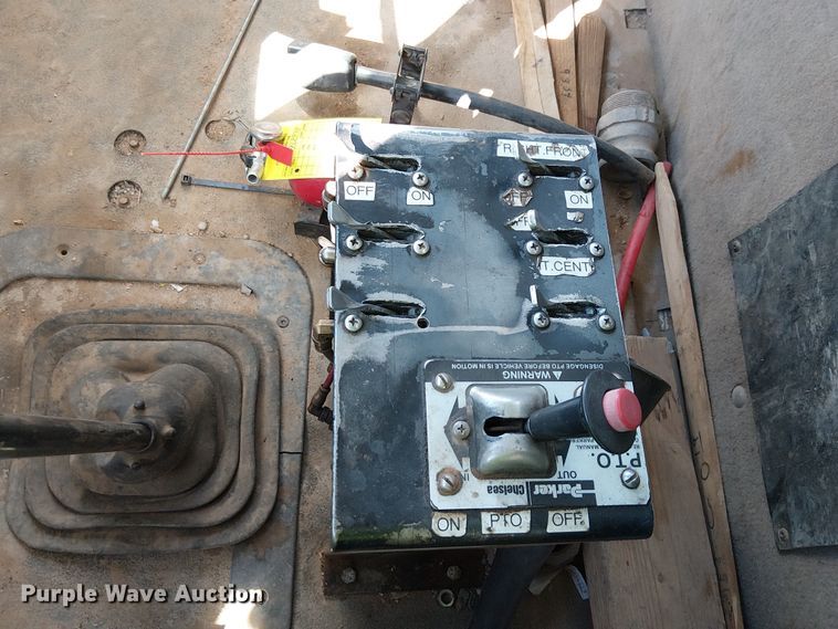 image for item EE5183 2005 Sterling L8500 water truck