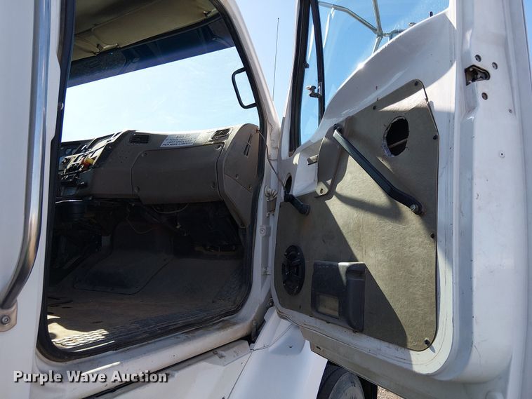 image for item EE5183 2005 Sterling L8500 water truck