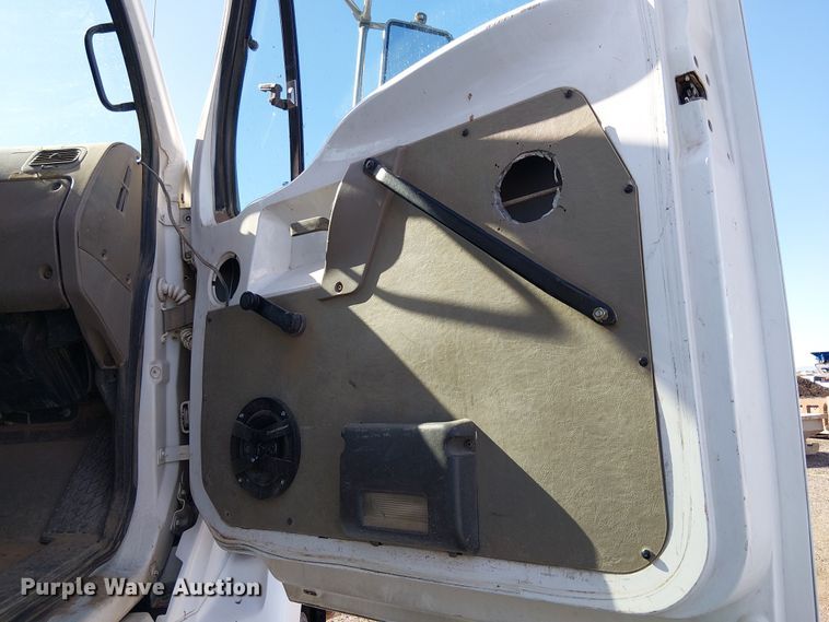 image for item EE5183 2005 Sterling L8500 water truck