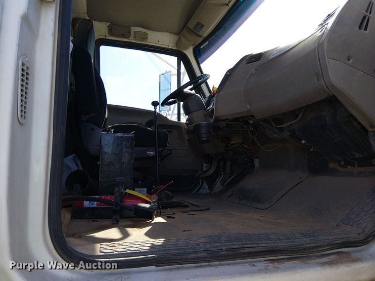 image for item EE5183 2005 Sterling L8500 water truck