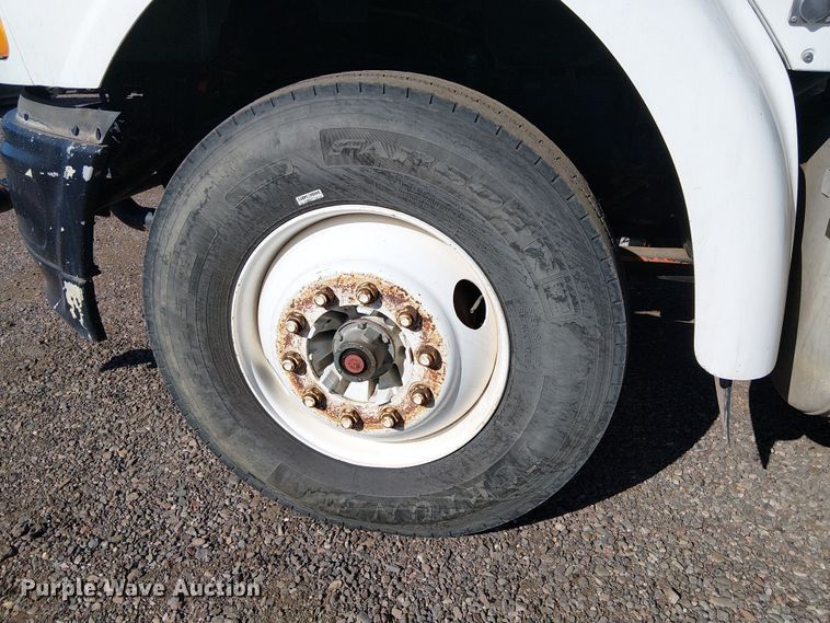 image for item EE5183 2005 Sterling L8500 water truck