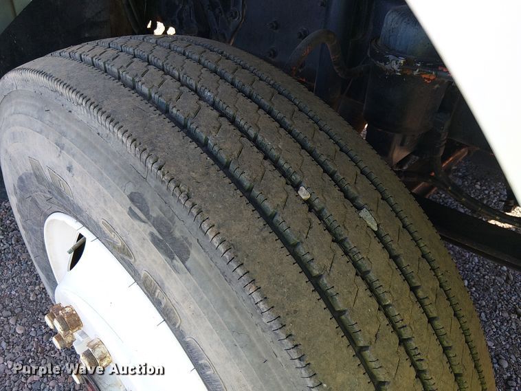 image for item EE5183 2005 Sterling L8500 water truck