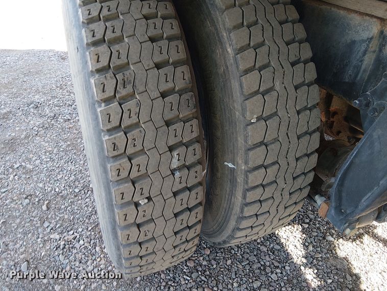 image for item EE5183 2005 Sterling L8500 water truck