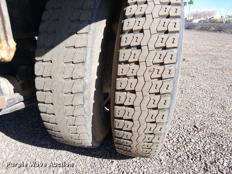 image for item EE5183 2005 Sterling L8500 water truck