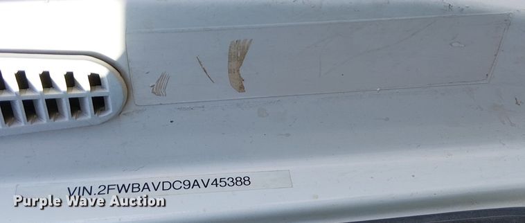 image for item EE5183 2005 Sterling L8500 water truck