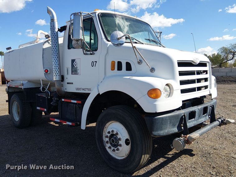 image for item EE5184 2000 Sterling L7500 water truck