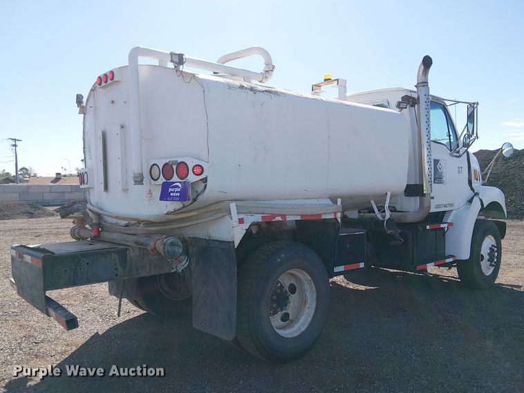 image for item EE5184 2000 Sterling L7500 water truck