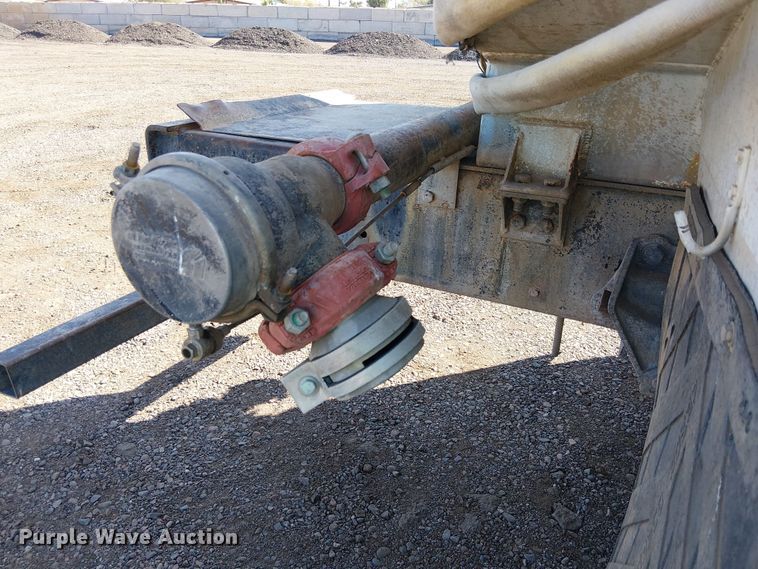 image for item EE5184 2000 Sterling L7500 water truck