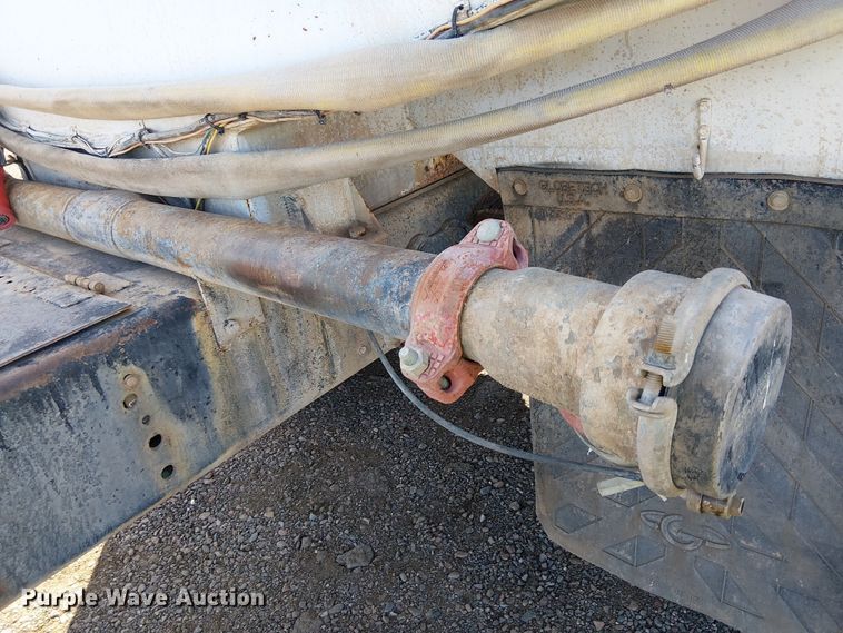 image for item EE5184 2000 Sterling L7500 water truck