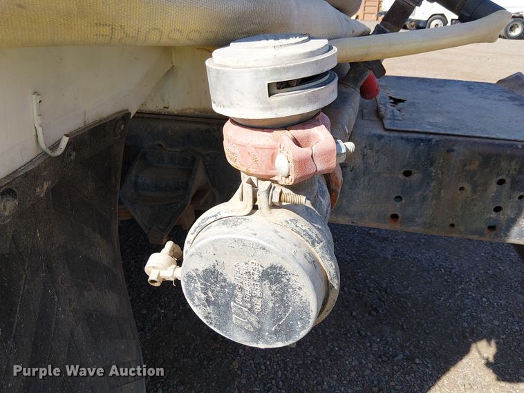 image for item EE5184 2000 Sterling L7500 water truck