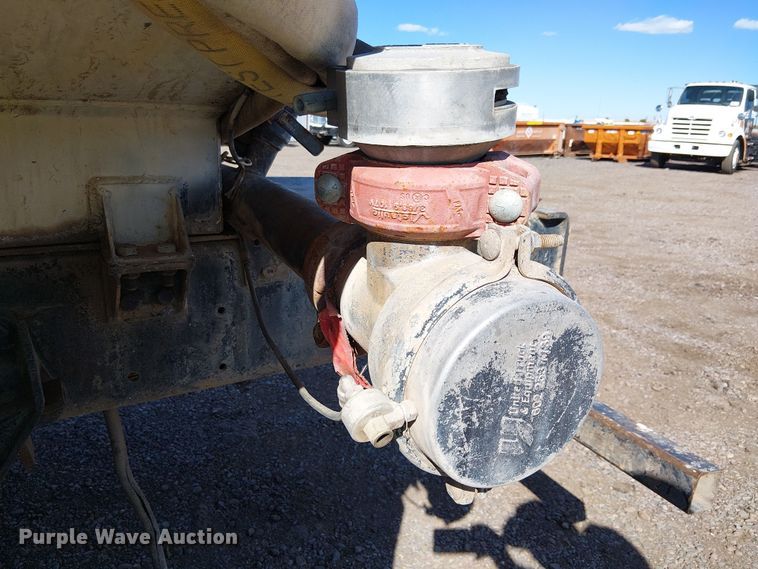 image for item EE5184 2000 Sterling L7500 water truck