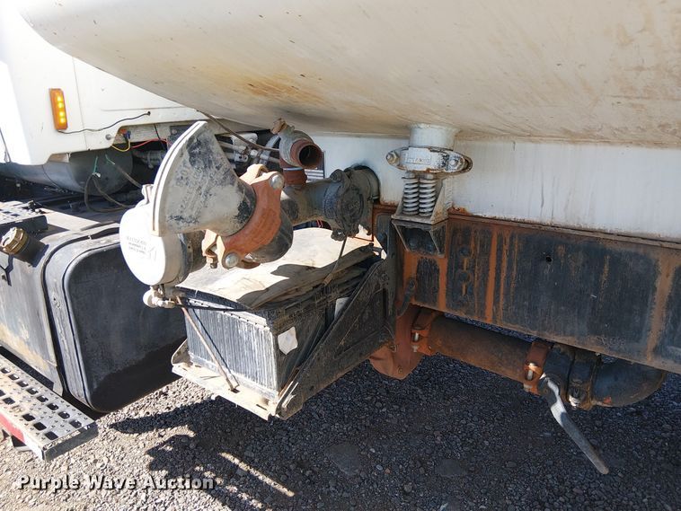 image for item EE5184 2000 Sterling L7500 water truck