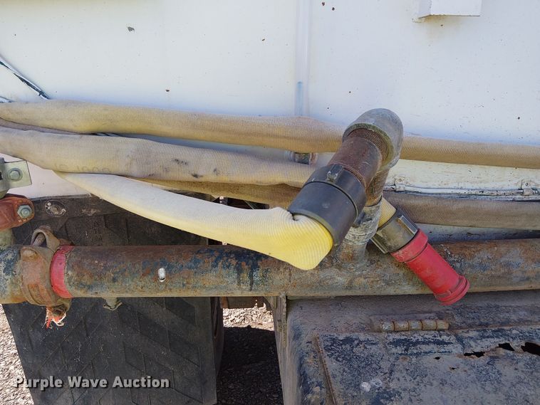 image for item EE5184 2000 Sterling L7500 water truck