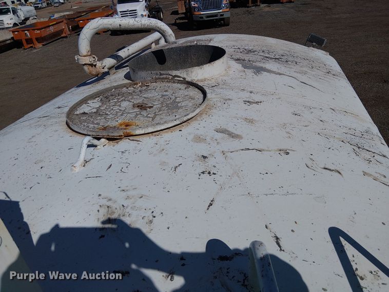 image for item EE5184 2000 Sterling L7500 water truck