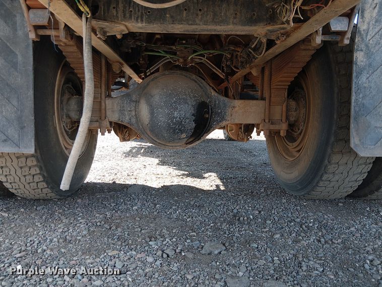 image for item EE5184 2000 Sterling L7500 water truck