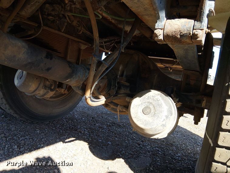 image for item EE5184 2000 Sterling L7500 water truck