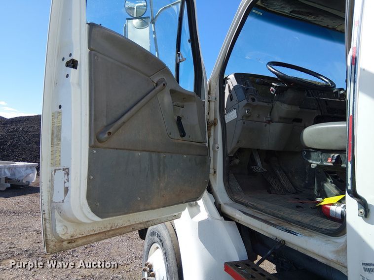 image for item EE5184 2000 Sterling L7500 water truck