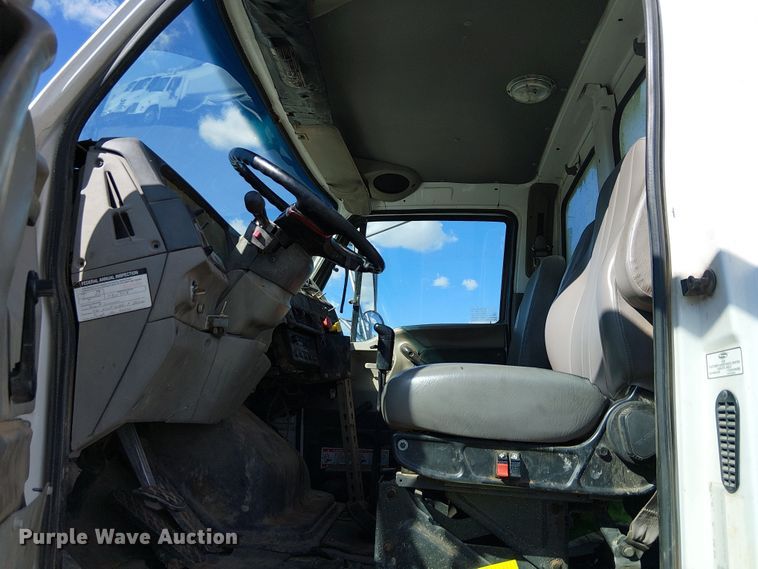 image for item EE5184 2000 Sterling L7500 water truck