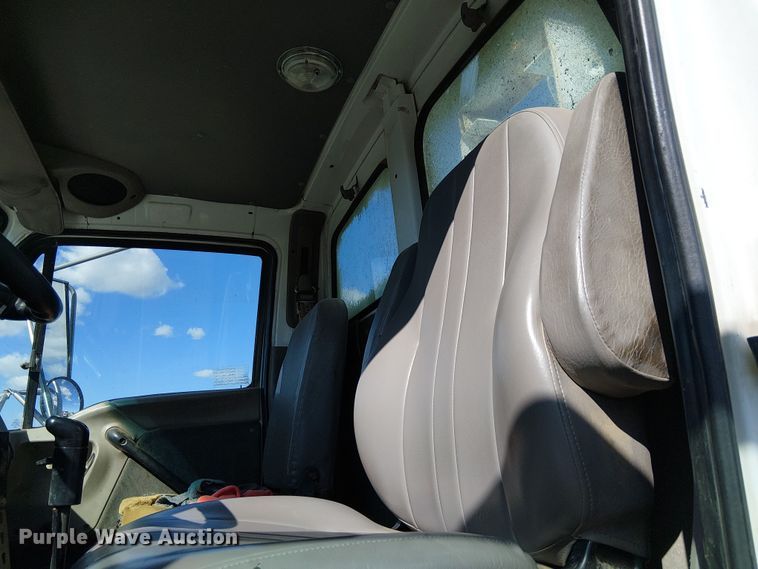 image for item EE5184 2000 Sterling L7500 water truck