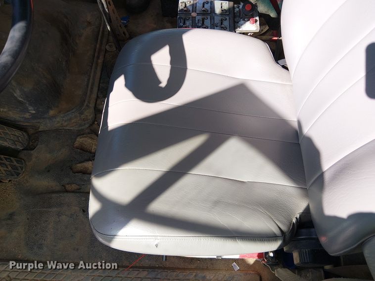 image for item EE5184 2000 Sterling L7500 water truck