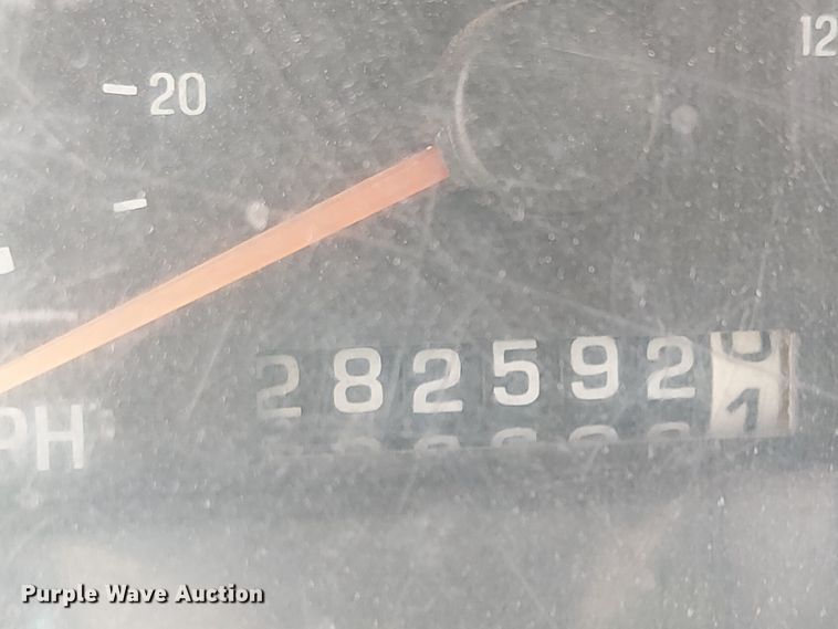 image for item EE5184 2000 Sterling L7500 water truck