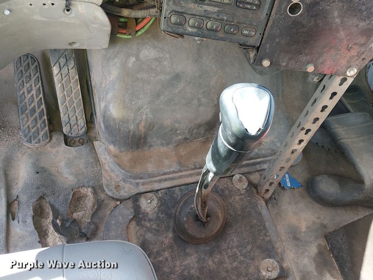 image for item EE5184 2000 Sterling L7500 water truck