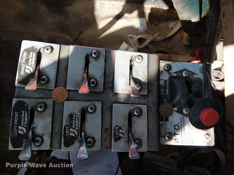 image for item EE5184 2000 Sterling L7500 water truck