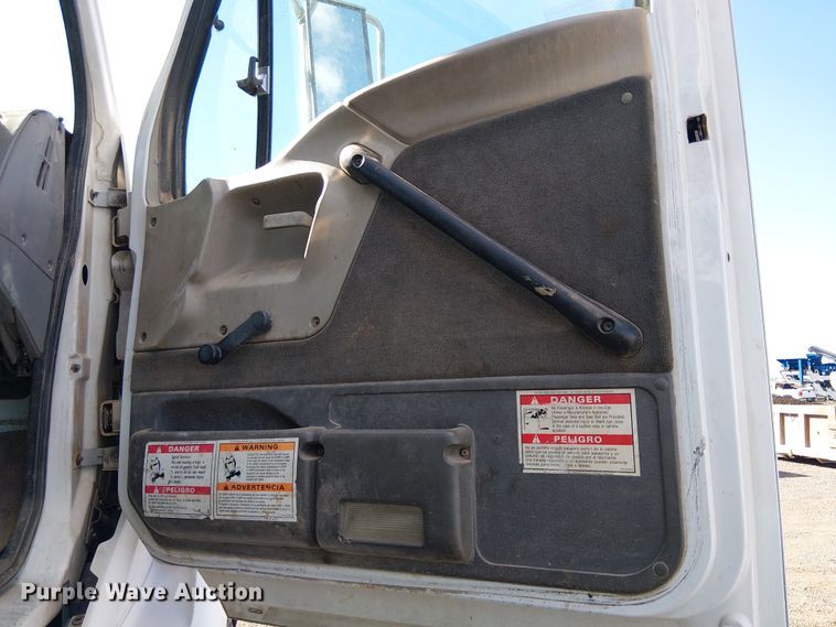 image for item EE5184 2000 Sterling L7500 water truck