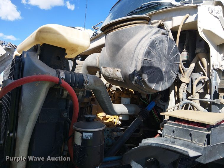 image for item EE5184 2000 Sterling L7500 water truck