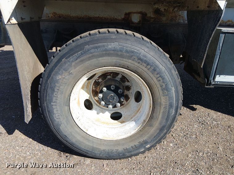 image for item EE5184 2000 Sterling L7500 water truck