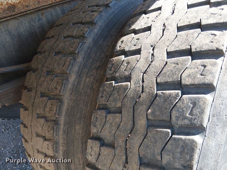 image for item EE5184 2000 Sterling L7500 water truck