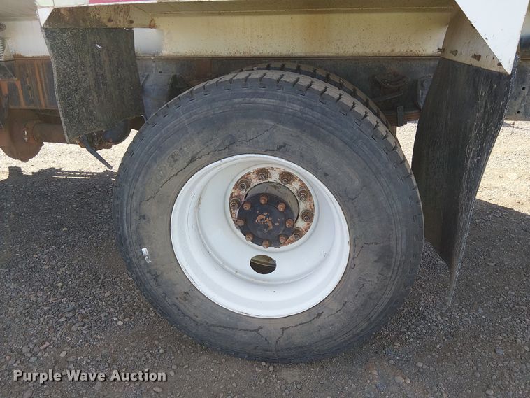 image for item EE5184 2000 Sterling L7500 water truck