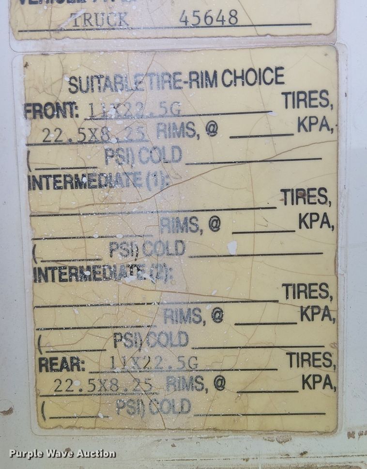 image for item EE5184 2000 Sterling L7500 water truck