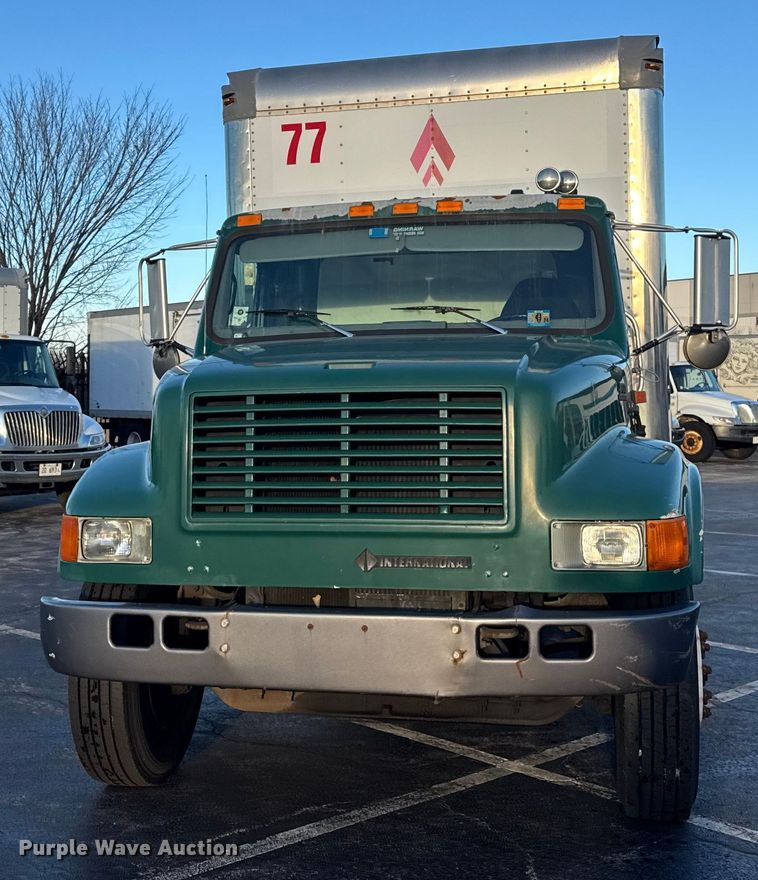image for item EF2302 2002 International 4700 box truck