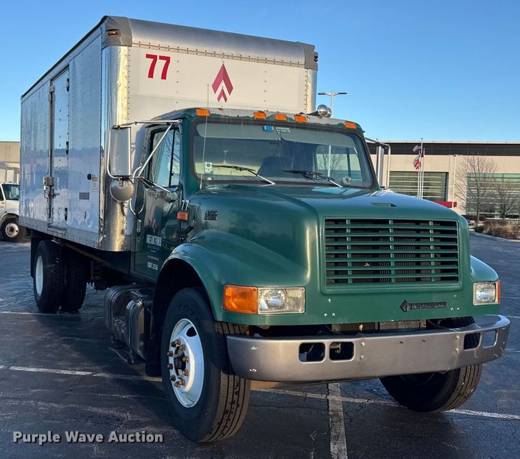 image for item EF2302 2002 International 4700 box truck