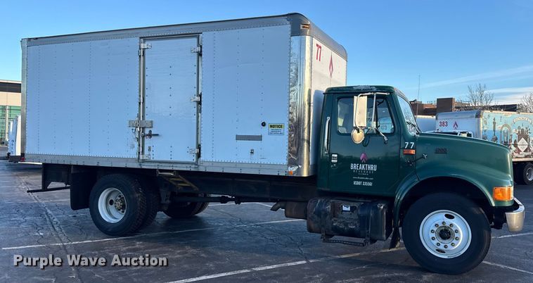 image for item EF2302 2002 International 4700 box truck