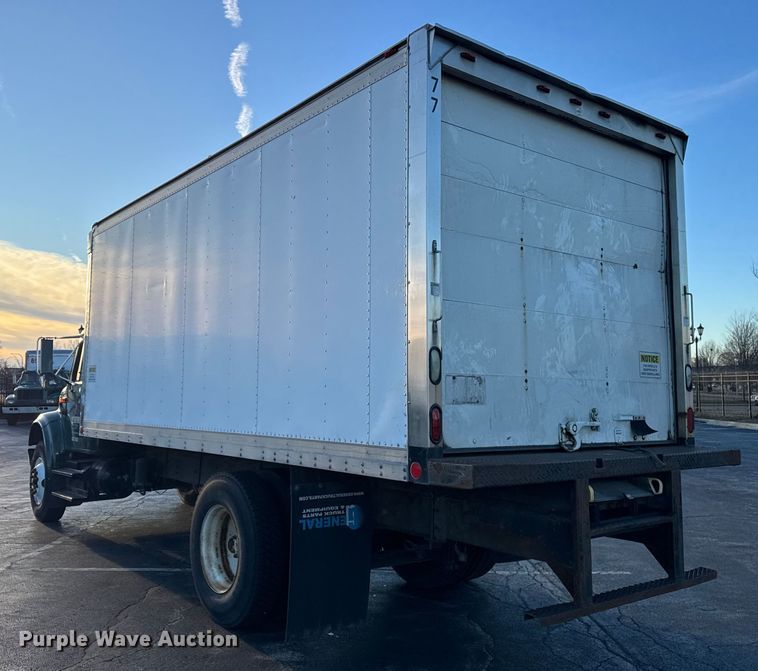 image for item EF2302 2002 International 4700 box truck