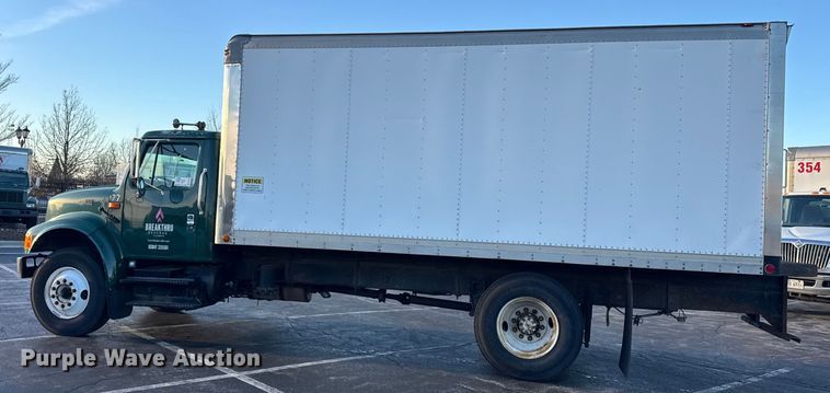 image for item EF2302 2002 International 4700 box truck