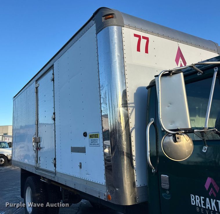 image for item EF2302 2002 International 4700 box truck